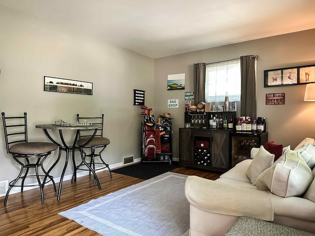 424 Hilltop Rd, Ames, IA 50014 - living area featuring wood finished floors and a dry bar