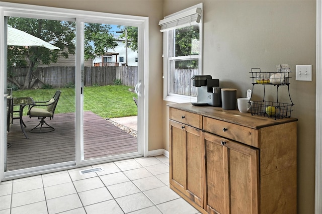 3832 Richmond Ave, Des Moines, IA 50317 - entryway featuring light tile patterned floors and baseboards