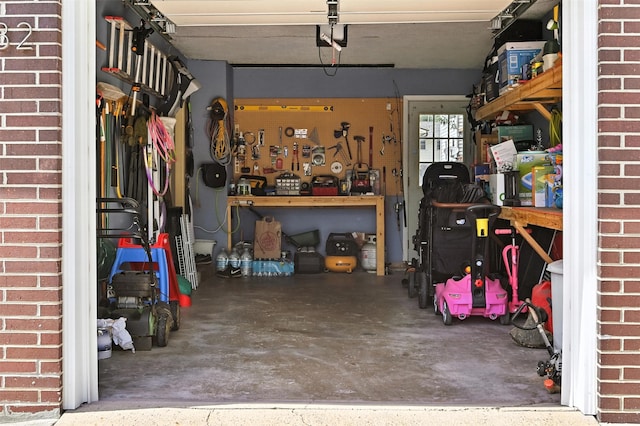 3832 Richmond Ave, Des Moines, IA 50317 - garage with a workshop area