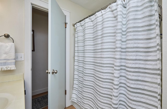 1506 S 14th St, Adel, IA 50003 - full bath featuring a textured ceiling