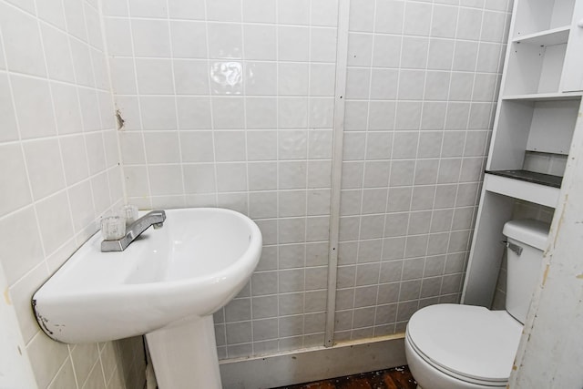 603 W Church St, Marshalltown, IA 50158 - bathroom featuring tile walls and toilet