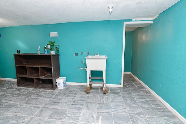 603 W Church St, Marshalltown, IA 50158 - living room with a textured ceiling