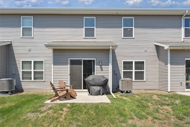 3213 NW Linwood Ln, Ankeny, IA 50023 - back of property featuring a patio and a yard