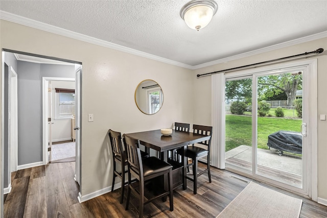 503 S Freeman St, Indianola, IA 50125 - dining area with crown molding, dark wood finished floors, and a textured ceiling