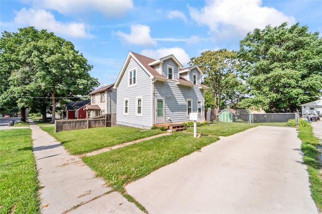 3935 8th St, Des Moines, IA 50313 - view of front of house featuring driveway