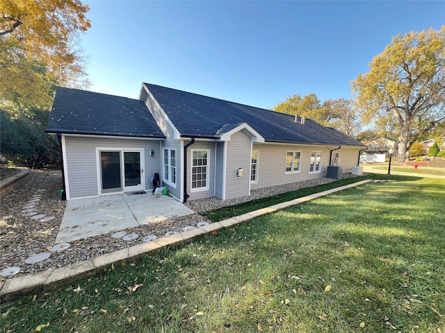 8 Chancery Ct, Newton, IA 50208 - rear view of property featuring a yard, a patio, and a shingled roof