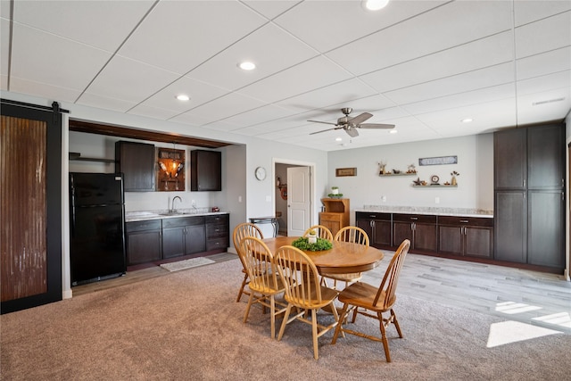 1609 NW Prairie Creek Dr, Grimes, IA 50111 - dining area with recessed lighting, bar with sink, light colored carpet, a barn door, and ceiling fan