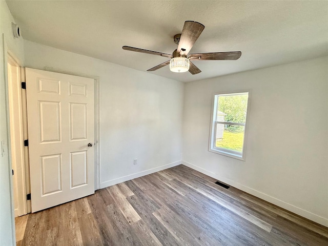 2011 E 23rd St, Des Moines, IA 50317 - unfurnished room featuring wood finished floors and ceiling fan