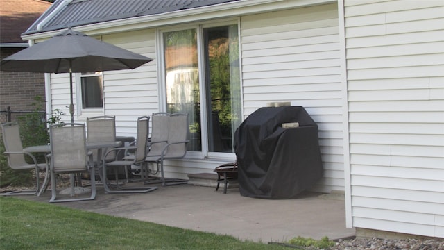 1401 N Grant St, Knoxville, IA 50138 - view of patio with a grill