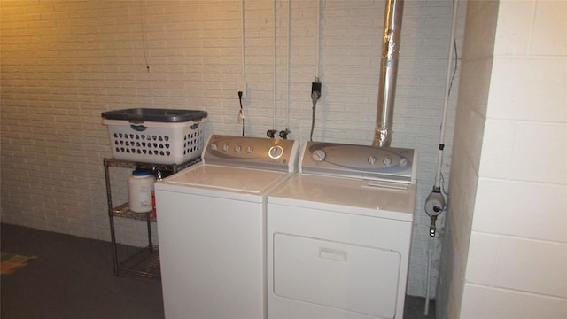 1401 N Grant St, Knoxville, IA 50138 - washroom featuring separate washer and dryer