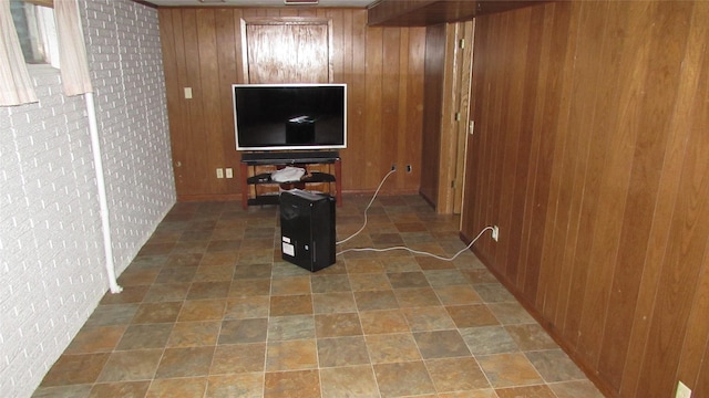 1401 N Grant St, Knoxville, IA 50138 - living room with wooden walls