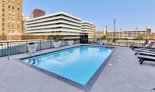 300 Walnut St Unit 1505, Des Moines, IA 50309 - community pool with a patio area