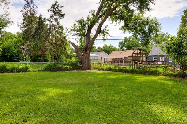 3912 53rd St, Des Moines, IA 50310 - view of yard