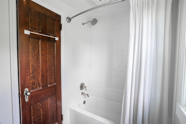 5625 Kingman Ave, Des Moines, IA 50311 - full bath with shower / bath combination with curtain