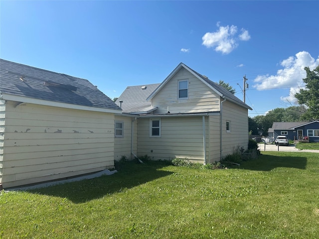 607 E Jasper St, Pleasantville, IA 50225 - rear view of house featuring a lawn
