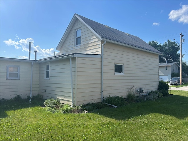 607 E Jasper St, Pleasantville, IA 50225 - view of home's exterior with a lawn