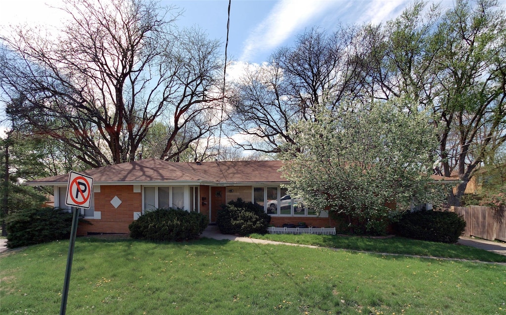 1520 Del Matro Ct, Windsor Heights, IA 50324 - view of front of home