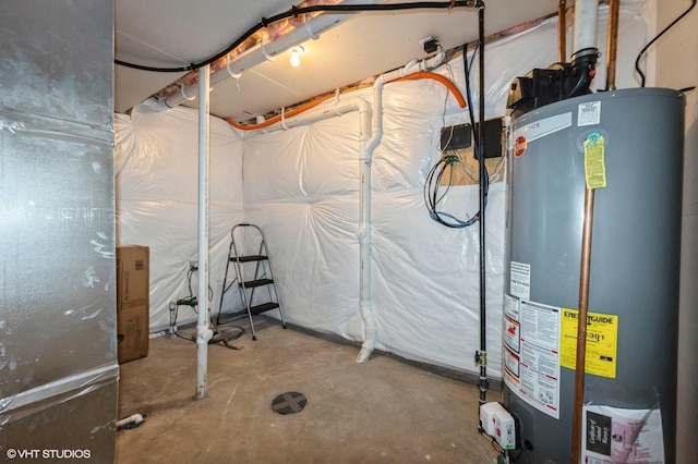 2401 E 50th St, Des Moines, IA 50317 - unfinished basement featuring water heater