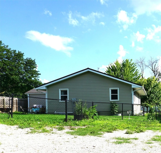 609 E Filmore St, Winterset, IA 50273 - view of side of home