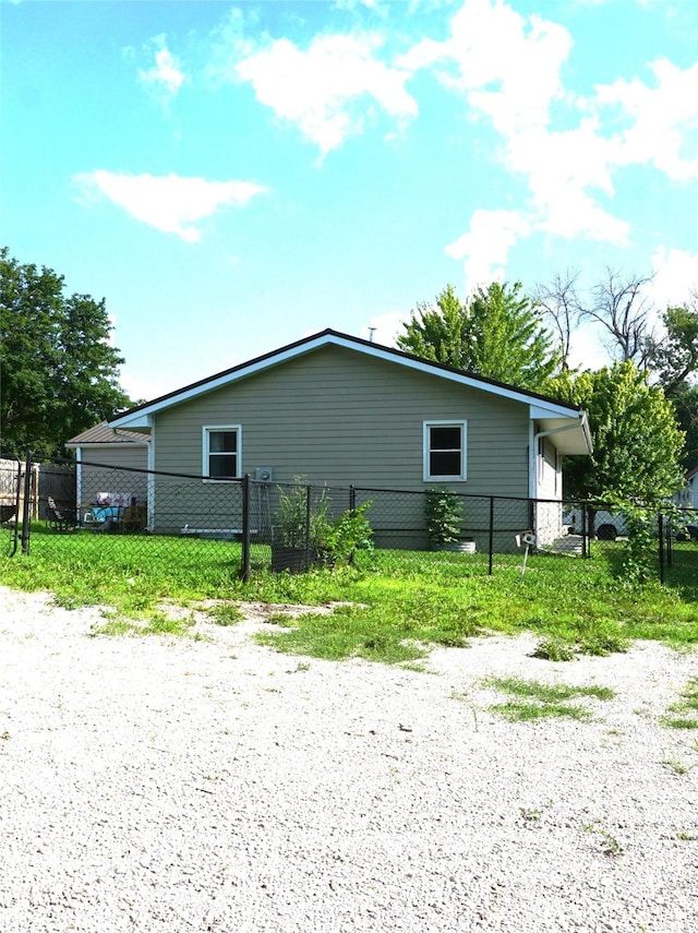 609 E Filmore St, Winterset, IA 50273 - view of property exterior