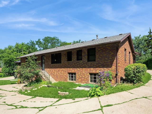 1509 Del Matro Ct, Windsor Heights, IA 50324 - view of front of property featuring brick siding