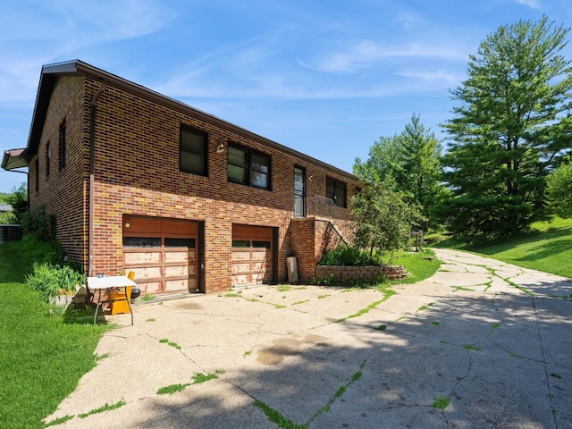 1509 Del Matro Ct, Windsor Heights, IA 50324 - view of front of house with an attached garage, driveway, and brick siding