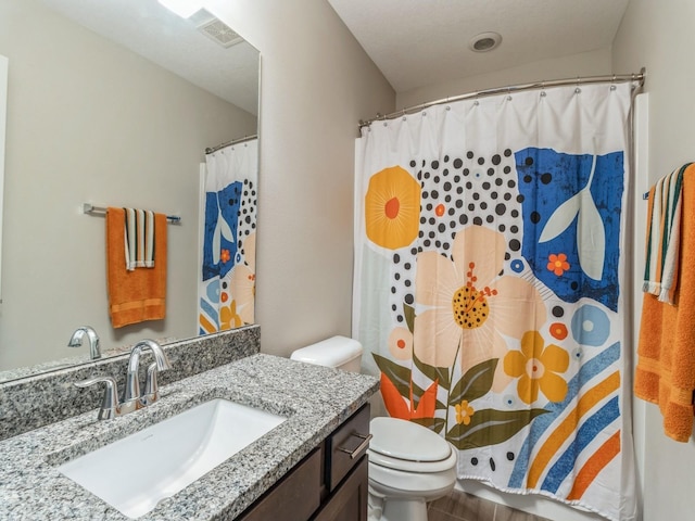 8955 Jamison Dr, West Des Moines, IA 50266 - bathroom with vanity and a shower with shower curtain