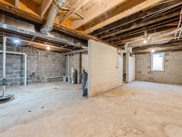 404 S B St, Indianola, IA 50125 - view of basement