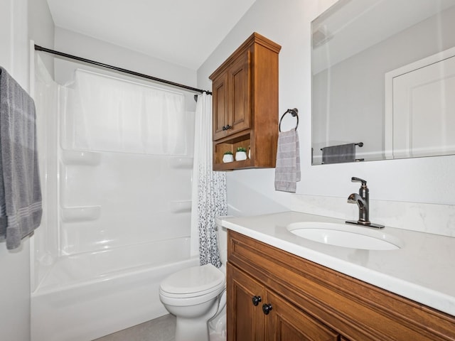 4408 66th St, Urbandale, IA 50322 - full bath with vanity and shower / bath combination with curtain