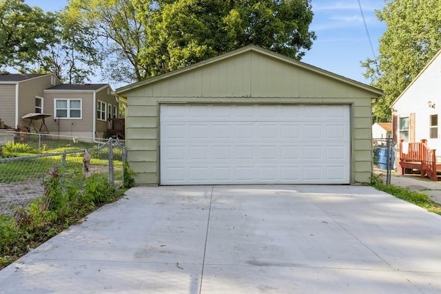 3901 Lawnwoods Dr, Des Moines, IA 50310 - view of detached garage