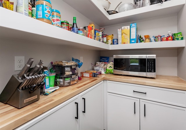 16320 Northpark Dr, Urbandale, IA 50323 - view of pantry