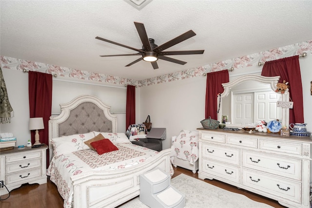 729 SE 3rd St, Ankeny, IA 50021 - bedroom featuring wood finished floors, a ceiling fan, and a textured ceiling