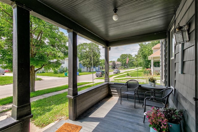 404 W Salem Ave, Indianola, IA 50125 - sunroom featuring a residential view