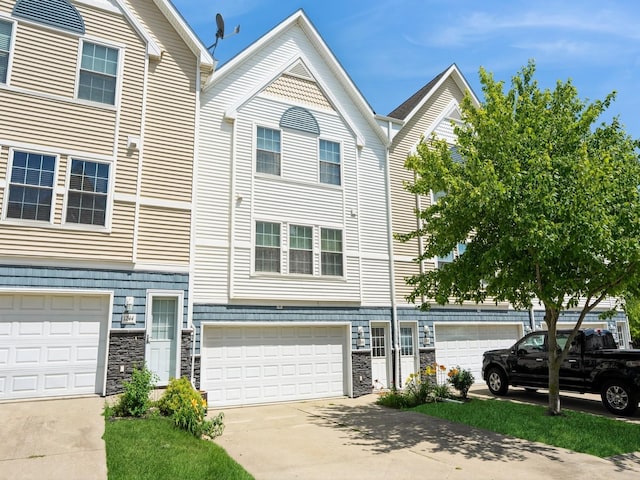 1246 SE Village View Ln, Ankeny, IA 50021 - multi unit property with stone siding, concrete driveway, and an attached garage