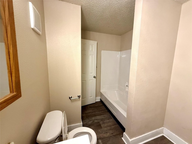 906 Rittenhouse St, Des Moines, IA 50315 - full bathroom featuring a textured ceiling and wood finished floors