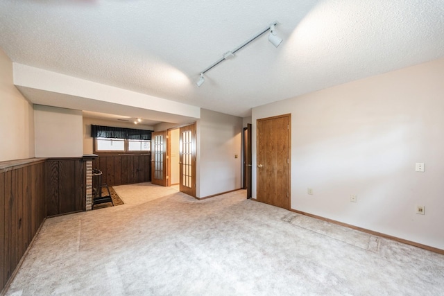 2424 Guenever Ct, Altoona, IA 50009 - unfurnished room featuring carpet, rail lighting, and a textured ceiling
