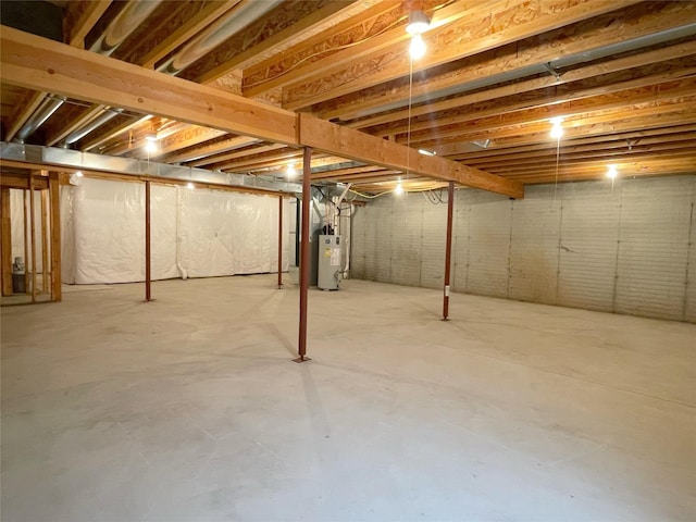 1406 SE Williams Ct, Waukee, IA 50263 - unfinished basement with water heater