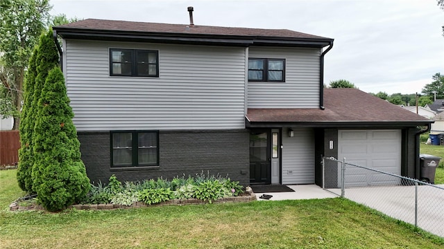205 E Livingston Ave, Des Moines, IA 50315 - view of front facade with a garage, driveway, and roof with shingles
