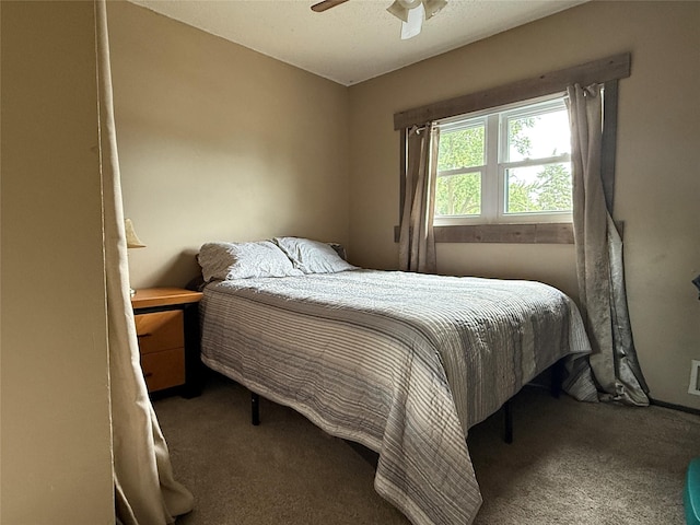 205 E Livingston Ave, Des Moines, IA 50315 - carpeted bedroom with a ceiling fan