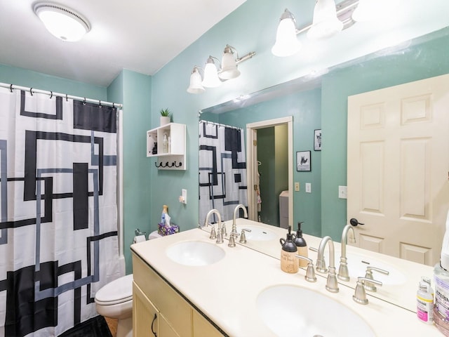 310 Greene St, Boone, IA 50036 - full bath featuring double vanity and curtained shower
