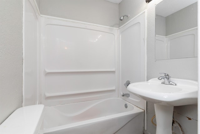 4115 11th St, Des Moines, IA 50313 - full bath with  shower combination and a sink