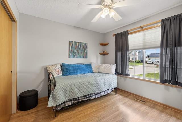 2618 13th St SW, Altoona, IA 50009 - bedroom featuring wood finished floors, a closet, and ceiling fan