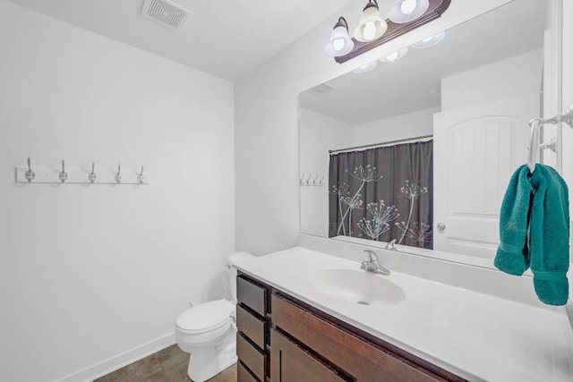 704 36th St SW, Bondurant, IA 50035 - full bath featuring vanity and curtained shower