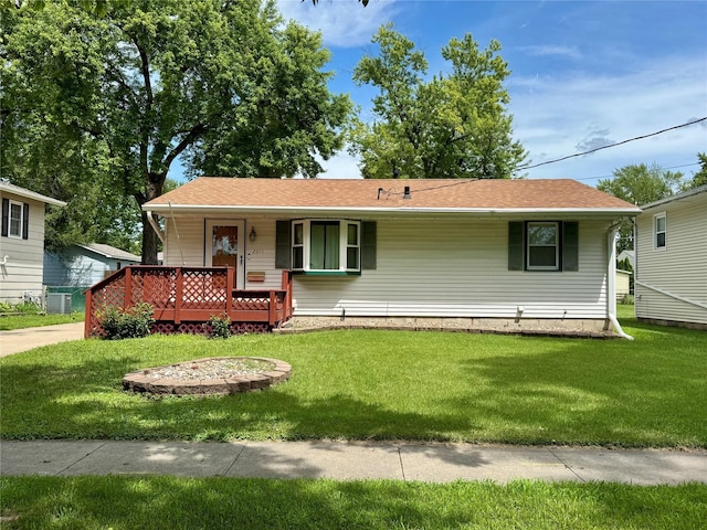 2611 E 38th St, Des Moines, IA 50317 - view of front of house with a porch and a front yard