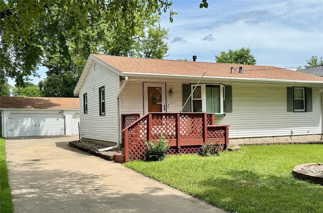 2611 E 38th St, Des Moines, IA 50317 - ranch-style home featuring covered porch, a front yard, a shingled roof, and an outdoor structure