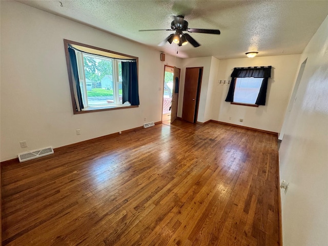 2611 E 38th St, Des Moines, IA 50317 - spare room with wood finished floors, a textured ceiling, and a ceiling fan