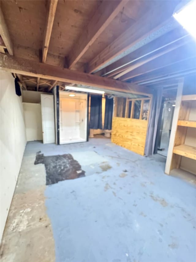 2611 E 38th St, Des Moines, IA 50317 - view of unfinished below grade area