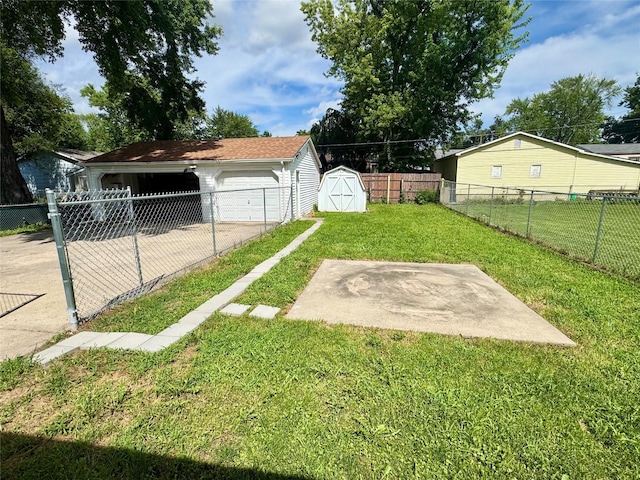 2611 E 38th St, Des Moines, IA 50317 - fenced yard with a storage unit and a garage