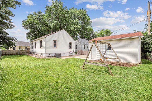 305 Hillside Ave, West Des Moines, IA 50265 - fenced backyard with a patio