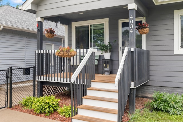 4034 6th Ave, Des Moines, IA 50313 - entrance to property with a porch